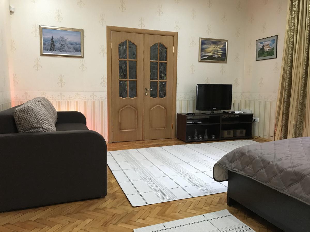 Large Apartment In The City Center Mukachevo Exterior foto