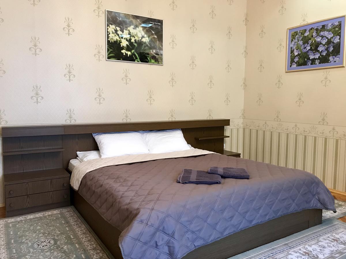 Large Apartment In The City Center Mukachevo Exterior foto