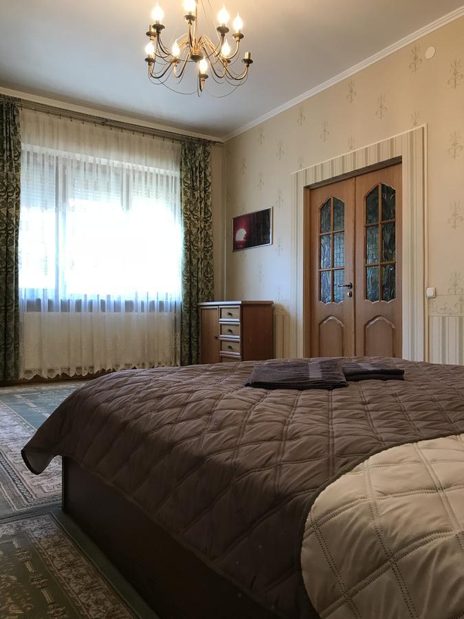 Large Apartment In The City Center Mukachevo Exterior foto