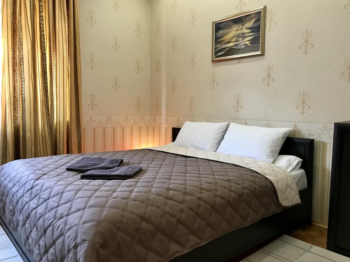 Large Apartment In The City Center Mukachevo Exterior foto