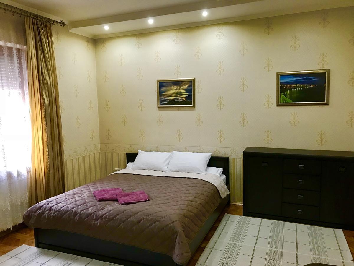 Large Apartment In The City Center Mukachevo Exterior foto