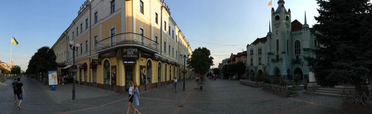 Large Apartment In The City Center Mukachevo Exterior foto